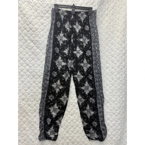NWOT Lotus and Luna Black and Gray Floral Pants - Picture 6 of 10